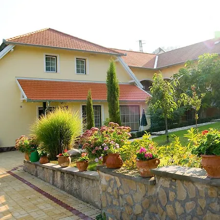 Hársfa Szálló Tamási