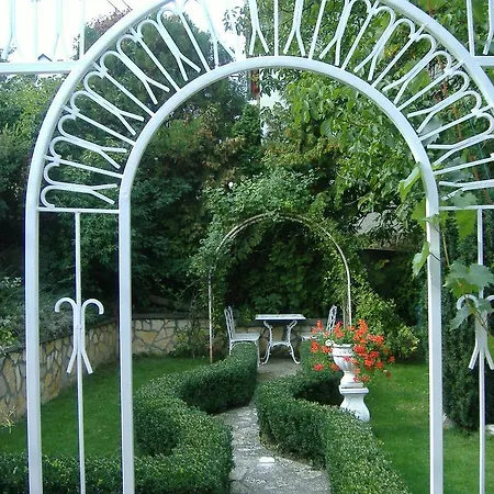 Hársfa Szálló Tamási